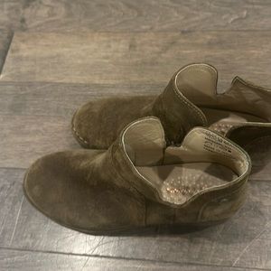 Hush Puppies suede booties
